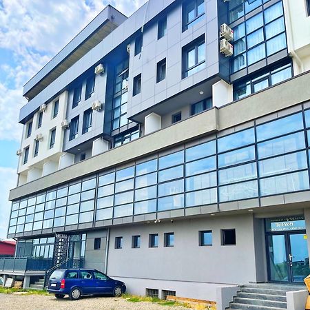 Infinity Plaza Hotel Gjakova Екстериор снимка
