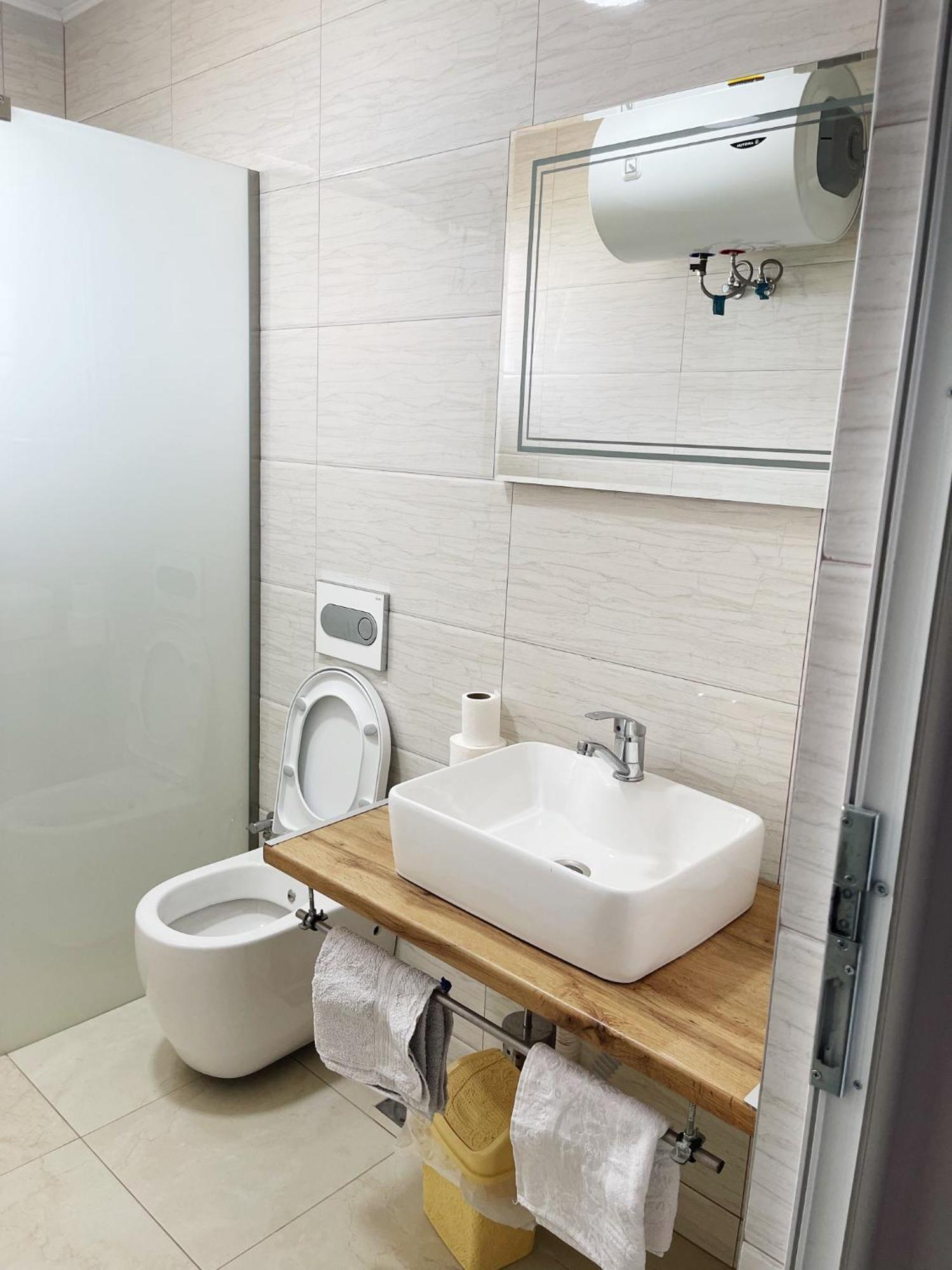 Infinity Plaza Hotel Gjakova Екстериор снимка