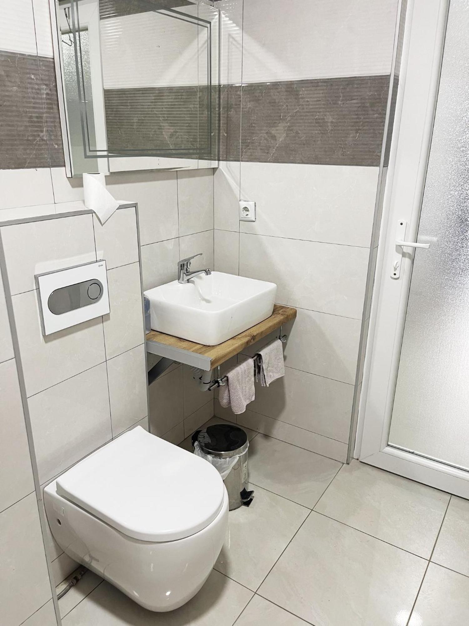 Infinity Plaza Hotel Gjakova Екстериор снимка