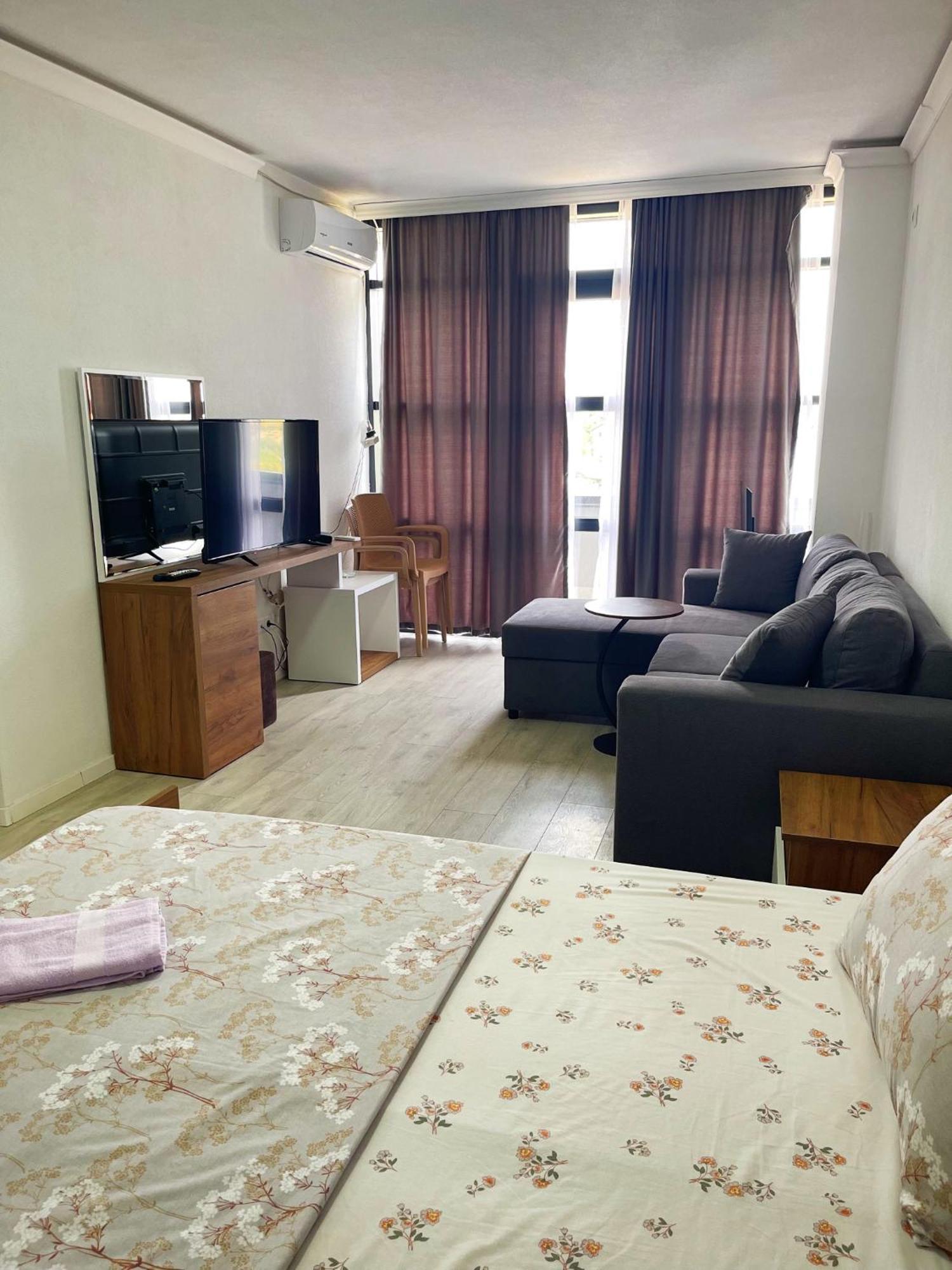 Infinity Plaza Hotel Gjakova Екстериор снимка
